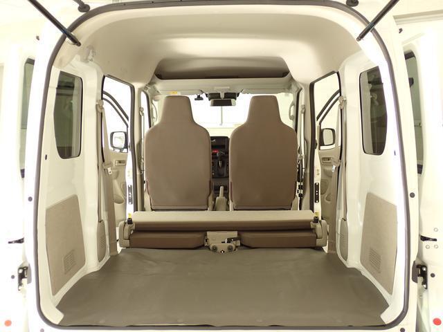 背もたれは、軽い力で倒せます。手軽にビッグラゲッジに早変わりします。