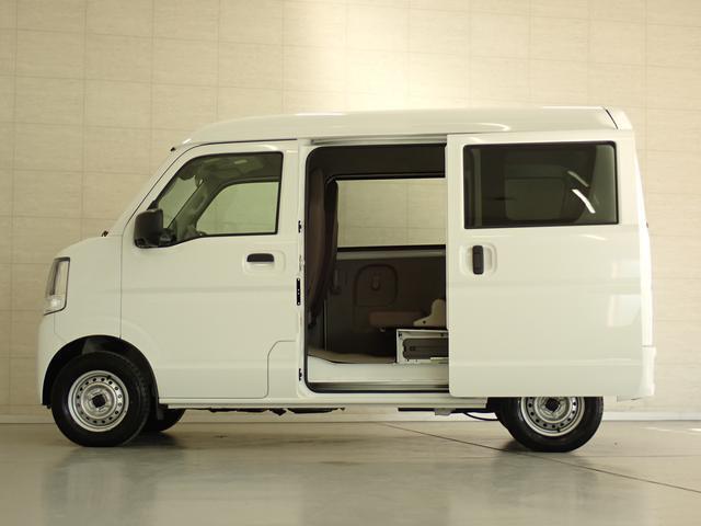 後席両側スライドドア装備！！軽い力で　ドアの開閉が可能です。