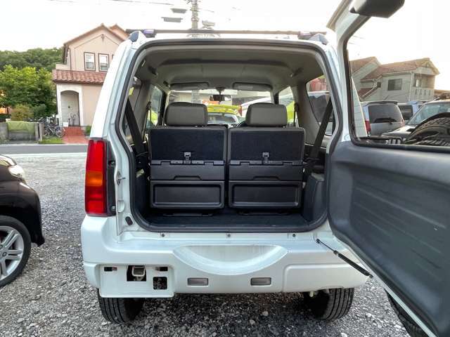 定員乗車されてもトランクスペースが充実しておりますので、お荷物を沢山載せて頂けます。