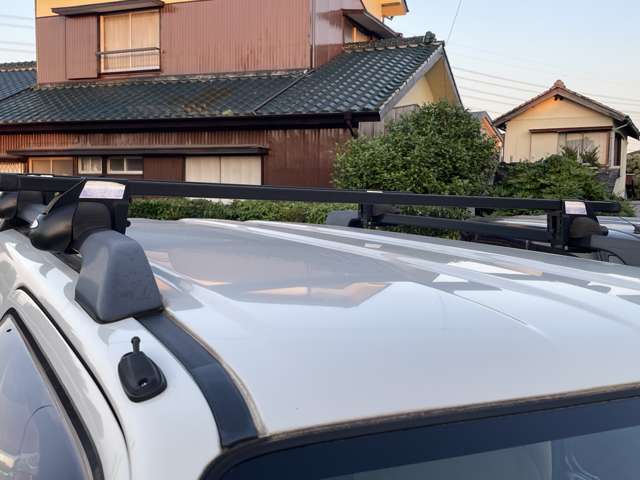 ルーフに色褪せやハゲ等もございません。