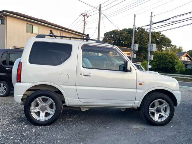 純正AW付きですのでお車のカッコよさが上がります。