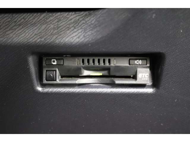 スッキリ装着されたビルトインタイプのETC！高速道路走行の料金所をノンストップで通過できます。※ ETCカードのお申し込みも当社にお任せ下さい！