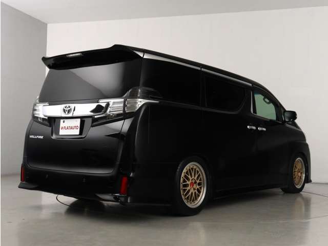 当店では、厳選された車両のみ展示しております。アルファード・ヴェルファイアに特化した専門店ならではの豊富な在庫の中から、お気に入りの一台をお探しください！
