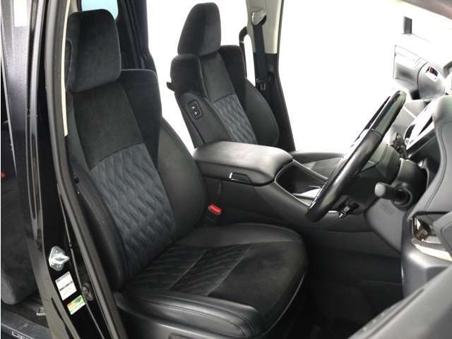 （電動シート）運転席8ウェイパワーシート！シートメモリー機能付き！上級グレードならではの贅沢装備で人気装備となります。