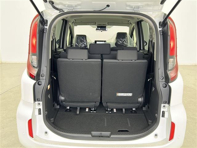 【トランク】積み込みやすくて、たっぷり積める荷室です。シートアレンジできるものは、乗車人数と荷物の量や大きさによってシートを動かすことができるので、より快適なドライブが可能です！