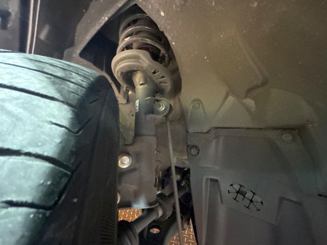 お車を安心してお乗りいただく為には、足回りの定期点検が欠かせません。サービスサポート（有償保証）では無料点検もご提供しており、安心のカーライフをお過ごしいただけるサポート体制が整っています。