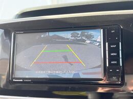 【バックカメラ】駐車時に後方がリアルタイム映像で確認できます。大型商業施設や立体駐車場での駐車時や、夜間のバック時に大活躍！運転スキルに関わらず、今や必須となった装備のひとつです！