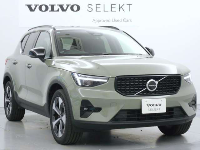 都市を駆け巡る本物のSUVとして、XC40は開発されました。スカンジナビアの独創性と都会的な雰囲気を身にまとった、都市で生活するあなたのために作られた一台です。