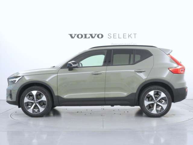 都市を駆け巡る本物のSUVとして、XC40は開発されました。スカンジナビアデザインの独創性と都会的な雰囲気を身にまとった、都市で生活するあなたのために作られた1台です。