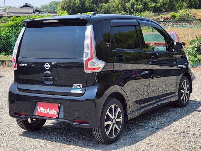 ★画像や動画を見ただけでお車の検討を進める事に抵抗がある方でも気軽に利用できるオンライン商談ならお車の検討はもちろん営業担当や店舗の様子も生中継でご覧いただけますので安心してお車をご検討頂けます。