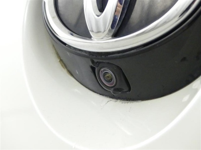 バックカメラが付いているので後方確認が非常にしやすいです。今や運転初心者も熟練者も必須装備！ついていて損はないですね♪