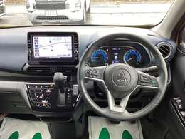 室内はブラック＆ベージュ内装です。