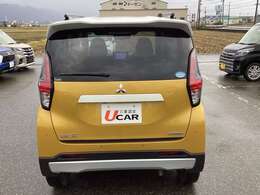 リヤワイパー＆ハイマウントストップランプ付き