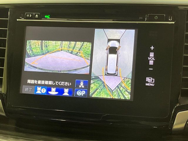 【マルチビューカメラシステム】専用のカメラにより、上から見下ろしたような視点で360度クルマの周囲を確認することができます☆死角部分も確認しやすく、狭い場所での切り返しや駐車もスムーズに行えます。