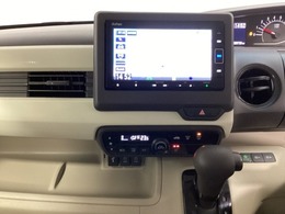 ナビゲーションはフルセグTV、インターナビ対応のGathers純正メモリーナビを搭載しています。Bluetoothオーディオ機能がありますので、スマートフォンなどの音楽も再生できます。