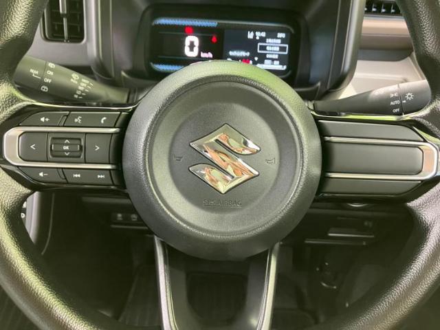 WECARSの展示場では実際に見て、触ってお車をお選びいただけます！知識の豊富な営業スタッフが様々なカーライフをご提案いたします！