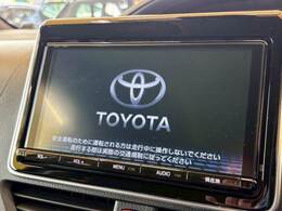 【純正9インチSDナビ】フルセグテレビやブルートゥース接続、DVD再生など多彩な機能を併せ持っており、インパネ周りがすっきりしてますね！