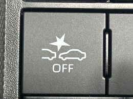 【スマートアシスト】走行中に前方の車両等を認識し、衝突しそうな時は警報とブレーキで衝突回避と被害軽減をアシスト。より安全にドライブをお楽しみいただけます。