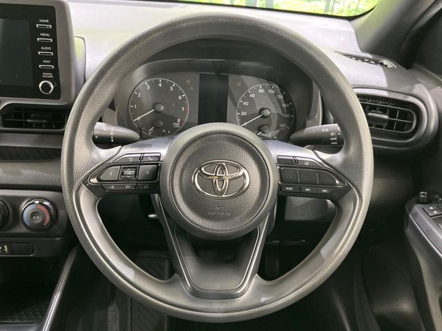 インテリアに合わせたデザインのステアリングは、運転される方のことも考え、運転しやすい形状、大きさです。是非一度、実際に触ってお確かめください。