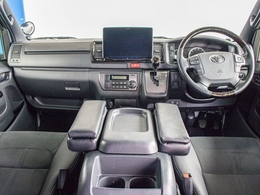 ダークプライムIIならではの内装になります！