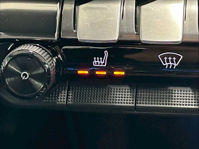 冬場にとても重宝する「シートヒーター」付き！！