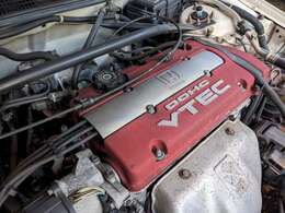 エンジンはH22A　余裕の2200cc 出力220馬力。NA特有の廻す悦びがそこにございます。前オーナーのショップ曰く記録はないものの、8万キロ時点でタイミングベルトやバランサーベルト、ウォーターポンプ、アイド