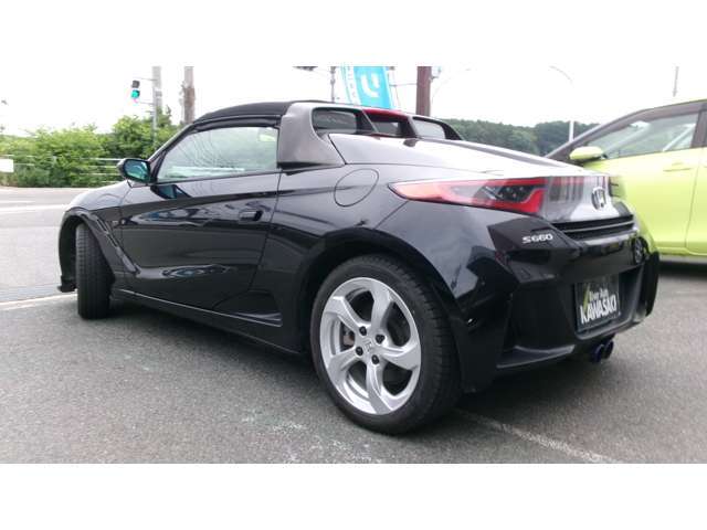 当店は販売のみではなく車検点検・整備・板金工場を完備しております！