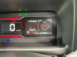 カラー液晶ディスプレイには車両の様々な情報や表示の設定変更などが可能！