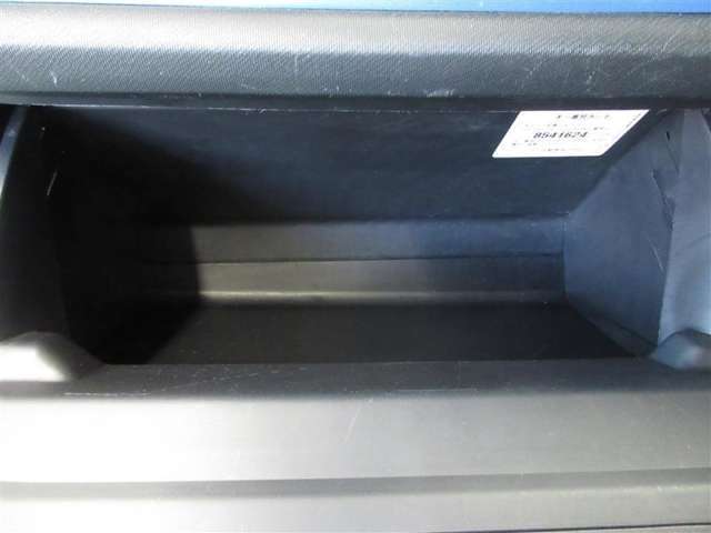 いろいろ入るグローブボックスです。