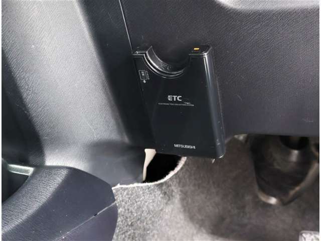 ETC！料金所も止まる事無くスイスイです！窓を開ける必要も無いので雨や花粉、排気ガスの浸入もありません！今や必需品ですネ！