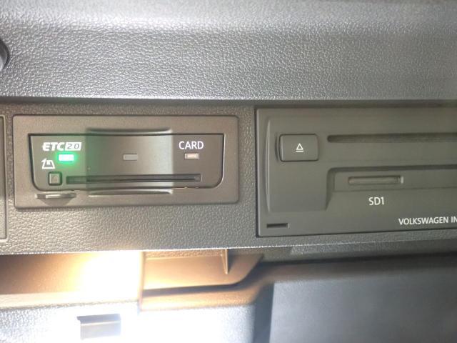 グローブBOX内にビルトインタイプETC(DSRC)、DVDCDプレーヤー、SDスロットを装備！！