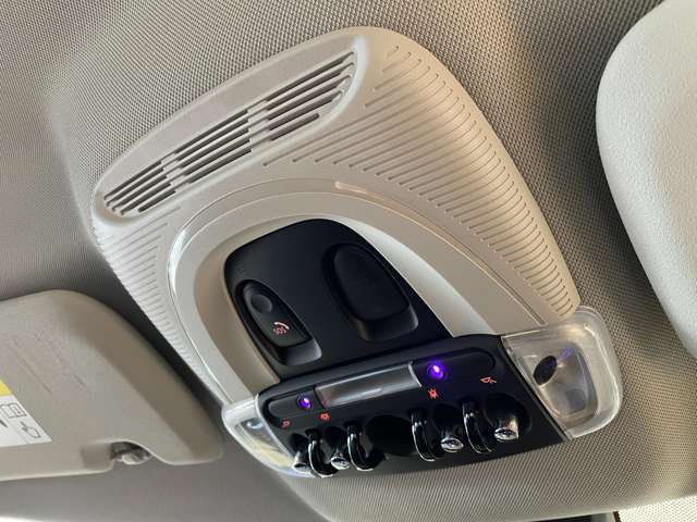 LIBERALAでは多種多様の車種をご用意させていただいております。お客様がご納得いくまで、そのお車の持つ特性を五感すべてで感じ取っていただける場をご提供します。