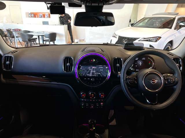 LIBERALAは、輸入車選びの新たなスタイルを提案するインポート・セレクト・ブランドです。オーナー様となる方がクルマから直接感じる感性を第一にした、最良の一台との出会いをコーディネートいたします。