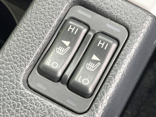 【シートヒーター】寒い日に重宝するシートヒーター！エアコンより早く温まってくれるので寒がりの人も安心ですね♪エアコンの温風は乾燥するから苦手、という方にもをおすすめです。