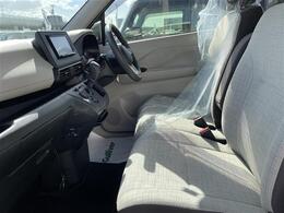 【助手席】きれいな助手席なので家族や友だちに乗ってもらっても安心です！新品のフロアマットのご注文も可能です。掲載箇所以外にご希望の写真がございましたらお気軽にお問い合わせ下さい。