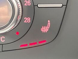 ●フロントシートヒーティング：運転席・助手席共に三段階で調節が可能なシートヒーターを装備しております。季節を問わず快適にご使用いただけます。