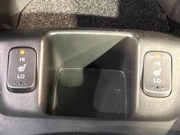 【前席シートヒーター】寒い日に重宝するシートヒーター！エアコンより早く温まってくれるので寒がりの人も安心ですね♪エアコンの温風は乾燥するから苦手、という方にもをおすすめです。