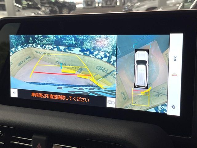 【パノラミックビューモニター】専用のカメラにより、上から見下ろしたような視点で360度クルマの周囲を確認することができます☆死角部分も確認しやすく、狭い場所での切り返しや駐車もスムーズに行えます。