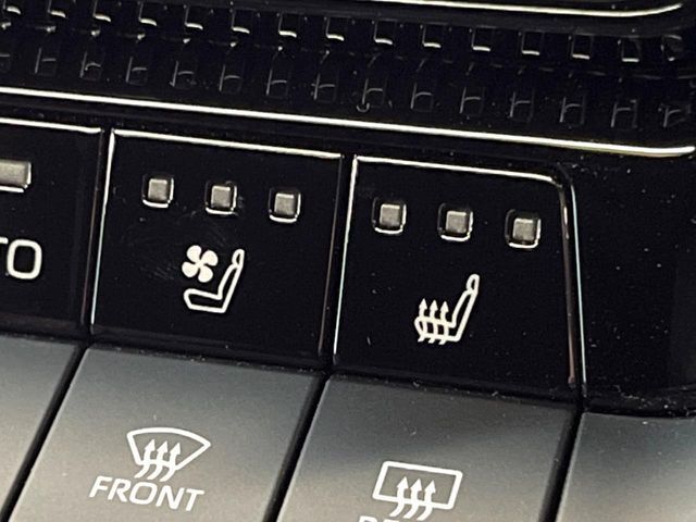 【シートベンチレーション】夏場は涼しい風でお尻や背中の熱やムレを防ぎ、冬はエアコンよりも早く温まってポカポカに！季節を問わず快適に過ごせます。