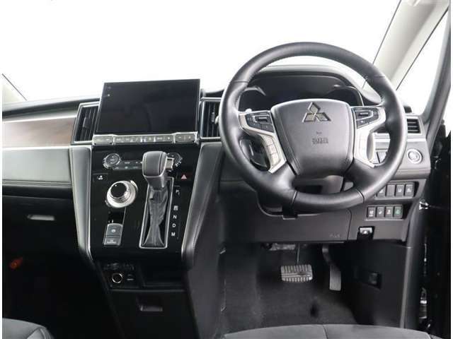 見通しのよいすっきりとした視界で、誰でも運転しやすいです。運転のしやすさは疲れにくさにも繋がりますよ♪