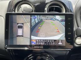 【マルチビューカメラシステム】まるでクルマを真上から見下ろしたかのような視点で駐車をサポートします！クルマの斜め後ろや真横など、前後左右の4つのカメラの映像が合成されて、モニターに映し出されます。