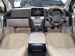 遊び心あふれるインパネまわり！新品シートカバー装備済み！