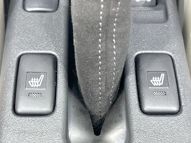 【シートヒーター】寒い日に重宝するシートヒーター！エアコンより早く温まってくれるので寒がりの人も安心ですね♪エアコンの温風は乾燥するから苦手、という方にもをおすすめです。