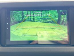【バックカメラ】駐車時に後方がリアルタイム映像で確認できます。大型商業施設や立体駐車場での駐車時や、夜間のバック時に大活躍！運転スキルに関わらず、今や必須となった装備のひとつです！
