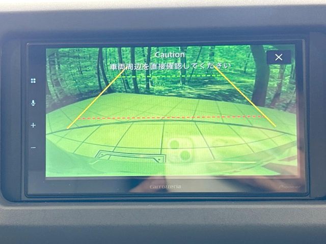 【バックカメラ】駐車時に後方がリアルタイム映像で確認できます。大型商業施設や立体駐車場での駐車時や、夜間のバック時に大活躍！運転スキルに関わらず、今や必須となった装備のひとつです！