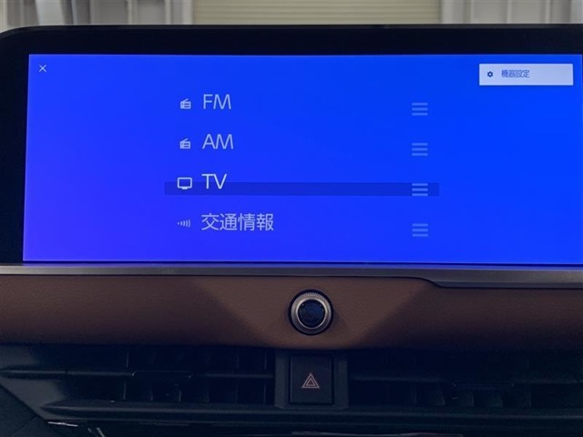 ディスプレイオーディオを装備。スマホとクルマをつなぐことで、これまでのナビに加えて、いろんなサービスが楽しめます。