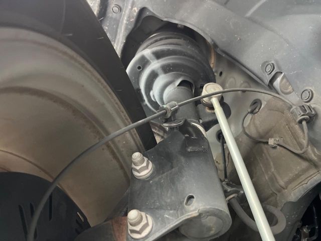 下回りの劣化予防の為の防錆加工の施工も承っております。降雪地域はもちろん、沿岸部にお住いの方や、趣味でマリン・ウィンタースポーツをされる方に大変好評いただいております。
