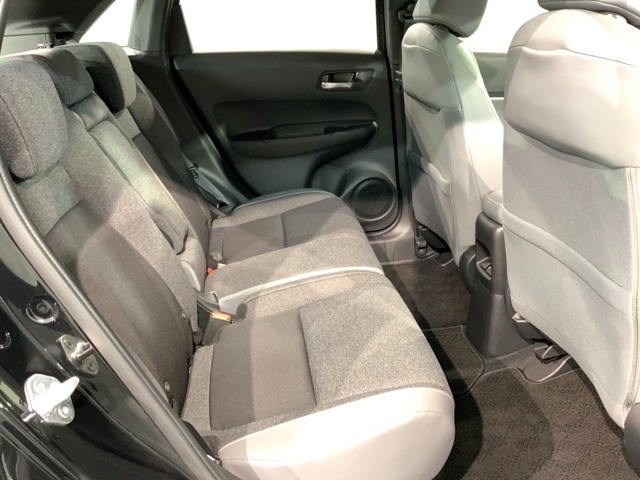 ゆったり座れるリヤシート！足元が広々としていて、乗り心地も良いです！