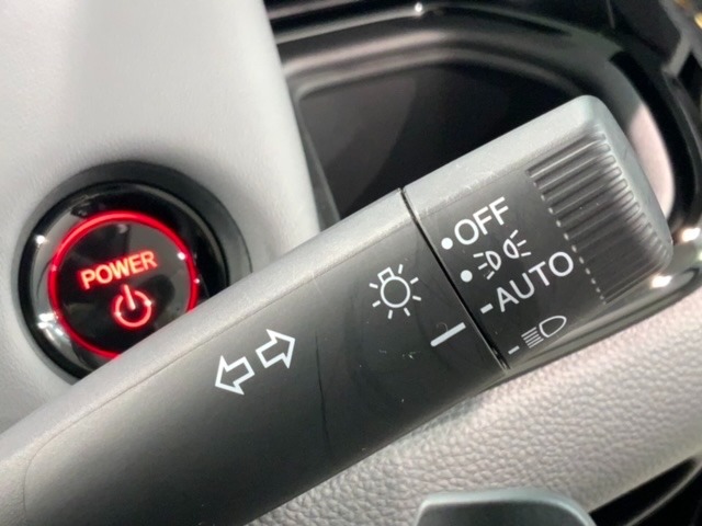 便利なオートライト付です。