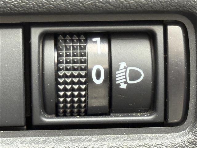 ヘッドランプの照らす位置を調節できます♪